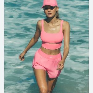 ALO match point short bubblegum